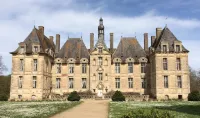Château de Saint-Loup-sur-Thouet Hôtels à : Parthenay