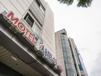 濟州Samoa汽車旅館 鄰近黑豬肉一條街的酒店