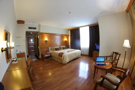 Hotel Mutiara Merdeka Отели рядом с достопримечательностью «HS Soeman Library»