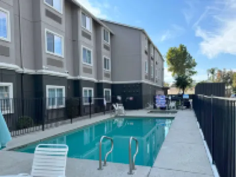 La Quinta Inn & Suites by Wyndham Tulare Hotels in Tulare