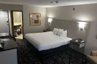 Baymont by Wyndham Monroe Ohio - parking