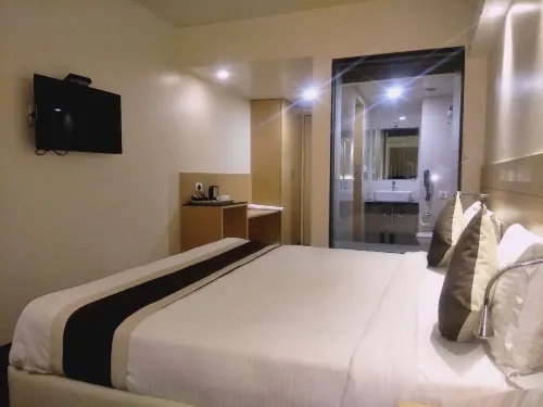 Hotel the Blossom Hotel di Vapi