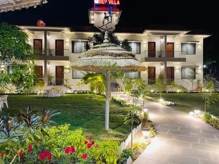 Dev Villa Resort Отели рядом с достопримечательностью «View Point at Temple Wall»