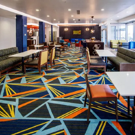 La Quinta Inn & Suites by Wyndham Oklahoma City Airport