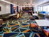 La Quinta Inn & Suites by Wyndham Oklahoma City Airport - Nouto- ja jättöpalvelut