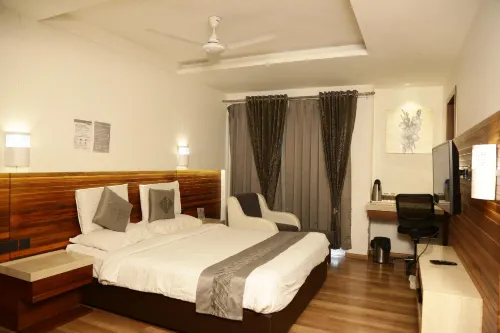 Hotel Solitaire, Indore