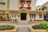 Hotel Sadhabishegam 품퍼 비치 주변 호텔