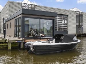 Harboursuite Woudsend Incl. Motorboot