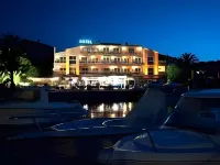 Le Golfe Hotels in Serra-di-Ferro
