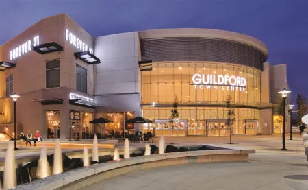 Holiday Inn Express & Suites Surrey Отели рядом с достопримечательностью «Тайнхед Хатчери»