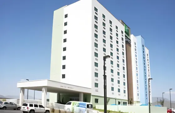 薩爾蒂洛佐納航空港智選假日酒店