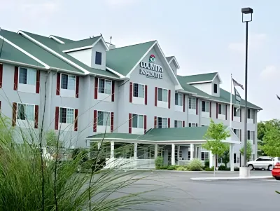 Country Inn & Suites by Radisson, Charleston South, WV Hotels near Charleston WV Police Memorial