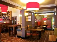 The Fernhurst by Greene King Inns - فطور