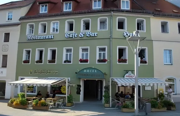 伊瓦布魯恩酒店