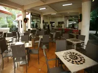 Splash Oasis Resort Hotel Hôtels à proximité de : Robinsons Town Mall Los Baños