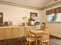 Days Inn by Wyndham Worthington - breakfast
