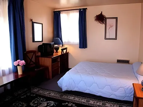 Longo Mai Hotels in Port-Saint-Louis-du-Rhone