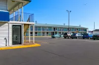 Americas Best Value Inn Lincoln - parking