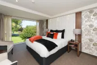 Croydon Lodge Hotels in Gore