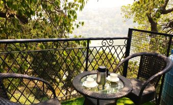 Hotel Mount N Lake - Housity