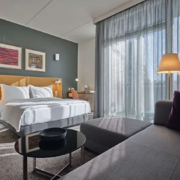 Adina Apartment Hotel Copenhagen Отели рядом с достопримечательностью «Футбольный стадион «Паркен»»