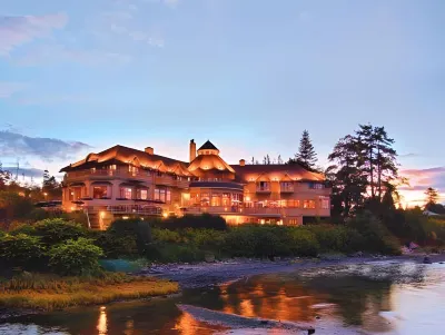 Painter's Lodge Hotels near Raspberry Rascals