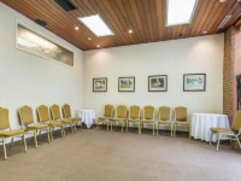 Quality Inn & Suites Downtown Hotels in Queens County