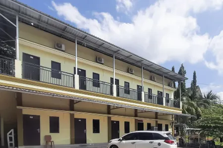 Urbanview Hotel Fira Syariah Muara Enim by RedDoorz