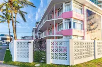 The Pink Hotel Coolangatta Các khách sạn gần Gold Coast Skydive