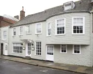 Hewitt's Restaurant & Rooms فنادق في Brighstone