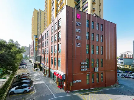 Echarm Hotel (Xianning Hot Spring Center Flower Bed) Отели рядом с достопримечательностью «Taiyi Statue of God»