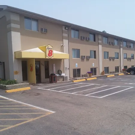 Super 8 by Wyndham Watertown