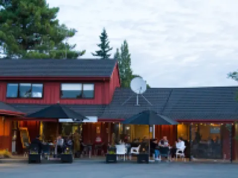 Parklands Motorlodge & Holiday Park 圖朗伊酒店