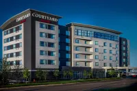 Courtyard Winnipeg Airport Hotel dekat Winnipeg VIA Rail Station