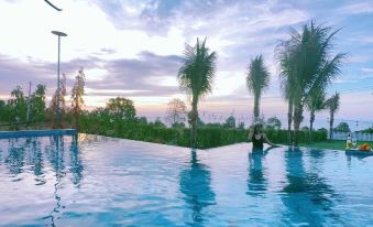 2 Villas Next Door- In Great Location - View Biển