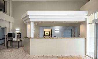 Super 8 by Wyndham Sainte Agathe des Monts - Hizvo