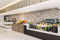 Wyndham Grand Doha West Bay Beach - breakfast