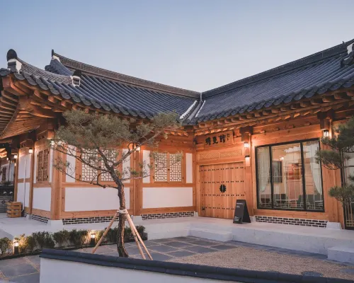Gyeongju Cheomseonggwan Hanok Stay Hotels near Cheonmachong