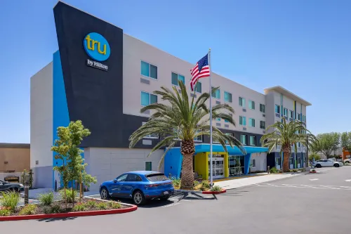 Tru by Hilton Lathrop
