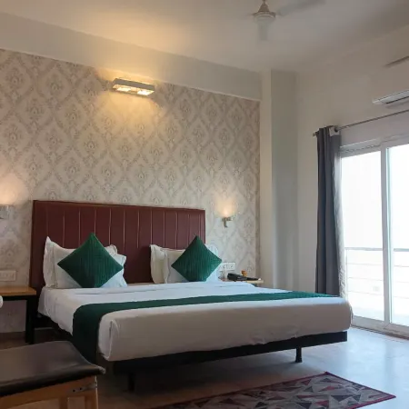 Hotel Aarkay Palace