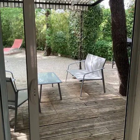 Studio Avec Terrasse et Pergola Dans Propriété Calme et Sécurisée Отели в г. Коголен