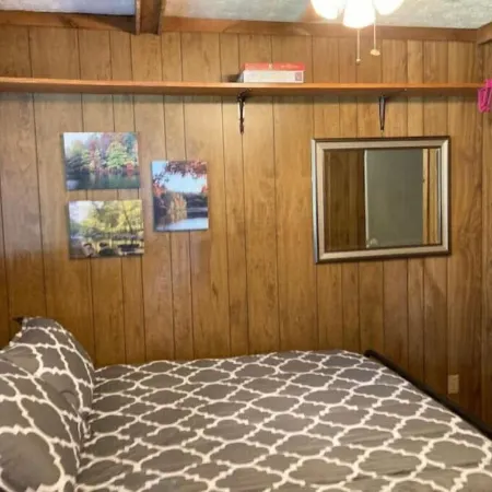Cozy Creek Cabin: 1-Bedroom Cabin next to Pipestem Resort