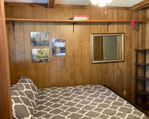 Cozy Creek Cabin: 1-Bedroom Cabin next to Pipestem Resort Hotels in Bluestone River