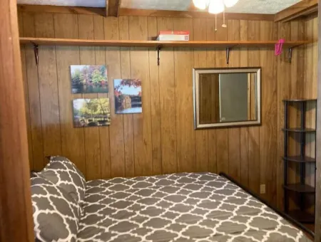 Cozy Creek Cabin: 1-Bedroom Cabin next to Pipestem Resort