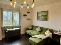 Waterloo Terrace -Historical luxury apartment in heart of Old Town with balcony. Hotels near Cornwallis Gardens