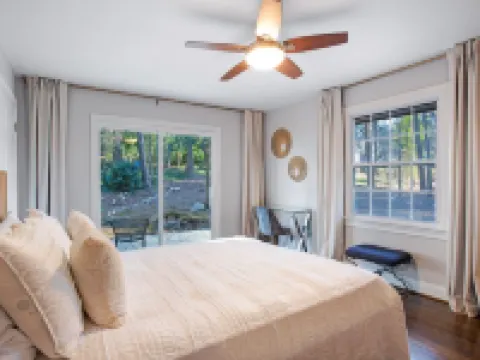 Beautiful home in the heart of Raleigh, perfect blend of convenience & comfort. Hotels in Wake County