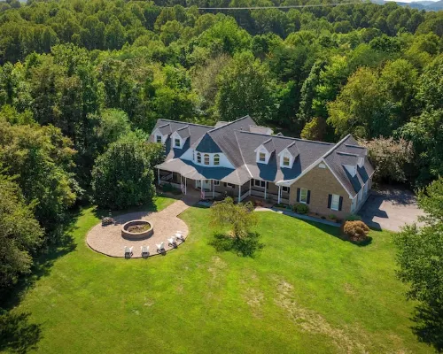 “Whole Home Near Roanoke • Ideal 10+ Night Stay - VT, Hollins Liberty Graduation Hotels in Botetourt County