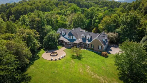 “Whole Home Near Roanoke • Ideal 10+ Night Stay - VT, Hollins Liberty Graduation