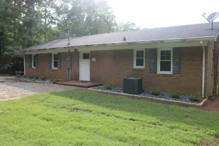 Charming 3-bedroom house on the lake in gorgeous Denver, NC