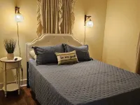 The cozy Mermaid Manor is located close to area beaches and all area attractions Hotele w: Morehead City